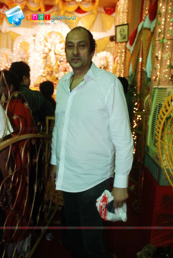 Shaan, Moushmi Chaterjee,Rupa Ganguly at Durga pooja Event hd photo